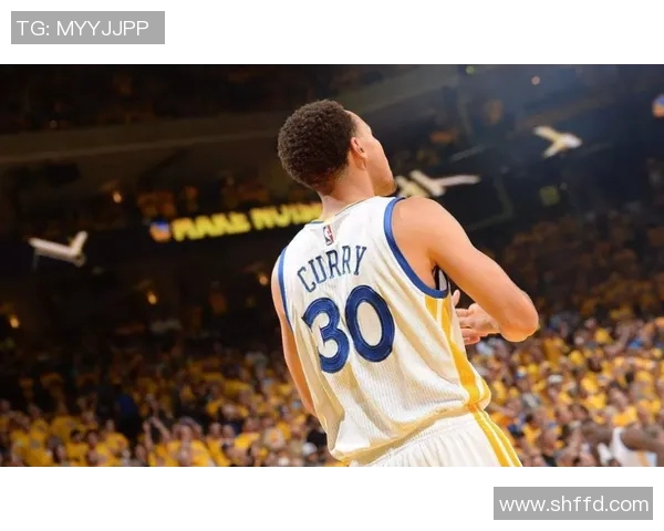 库里评分出炉：是高光还是低迷？